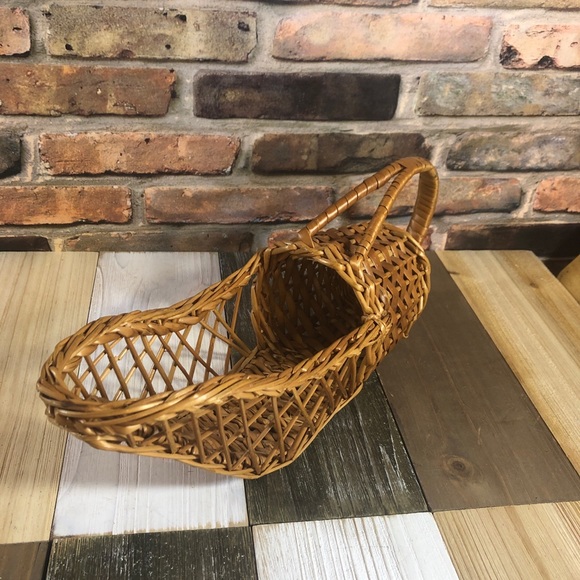 Wicker Hand Made Crafted Scoop Basket with Handle - Picture 6 of 8